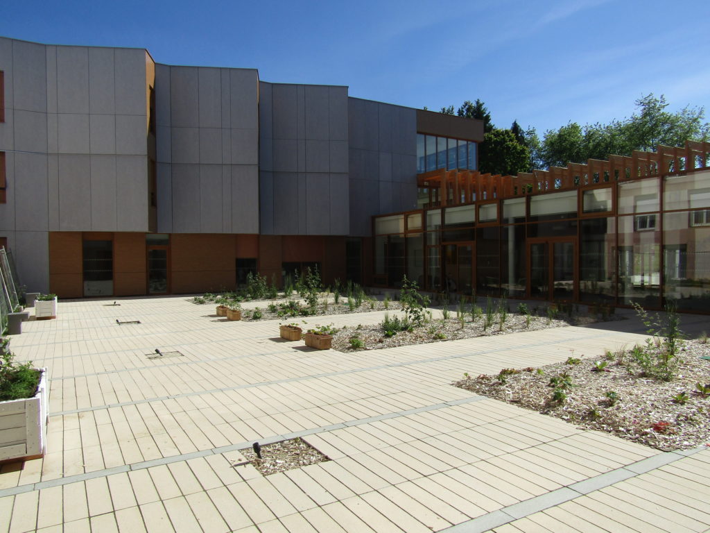 cours_interieur_ehpad_chalus